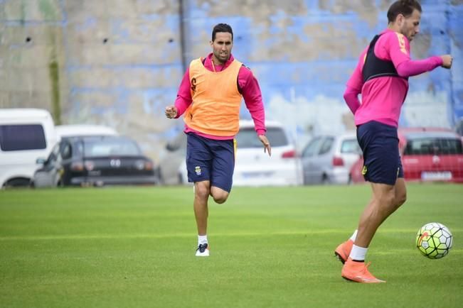 Entrenamiento de la UD Las Palmas en Barranco ...