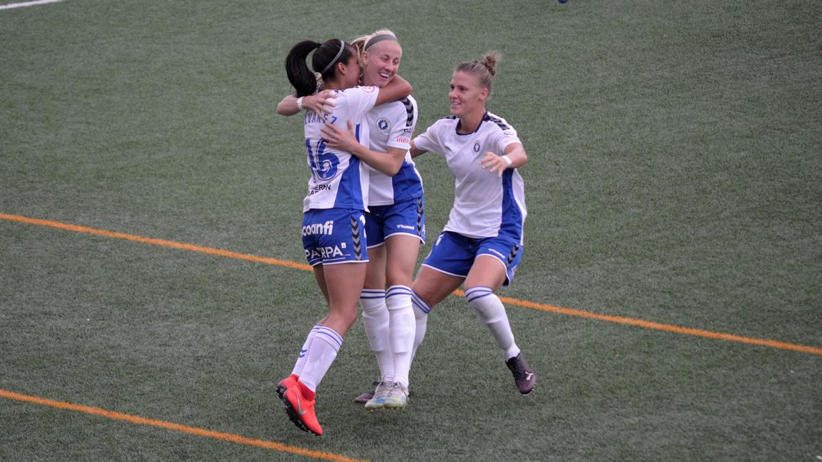 Las jugadoras del Zaragoza CFF celebran un gol en la última jornada de Liga.