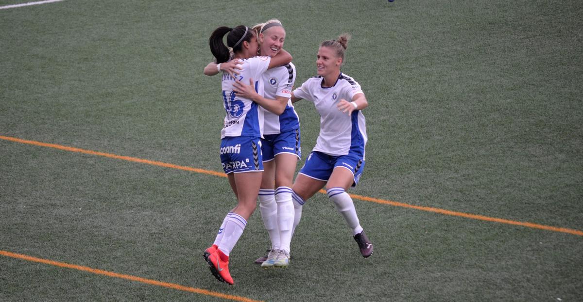 Las jugadoras del Zaragoza CFF celebran un gol en la última jornada de Liga.