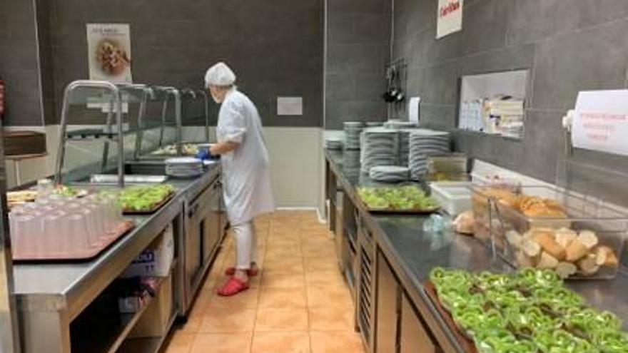 Espacio Mediterráneo dona 3000 kilos de alimentos al Comedor Social de Cáritas