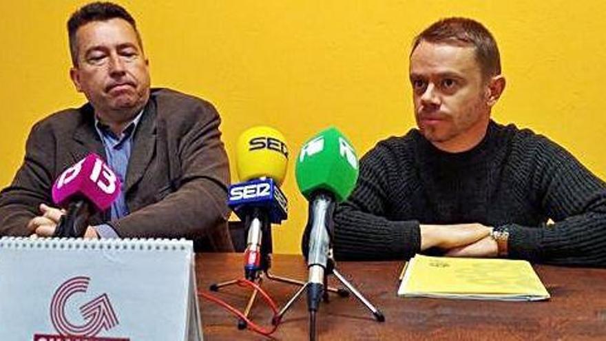 David Ribas, a la derecha, en compañía de Arnau Mañas ayer durante la rueda de prensa frecida en la sede de Ara Eivissa.