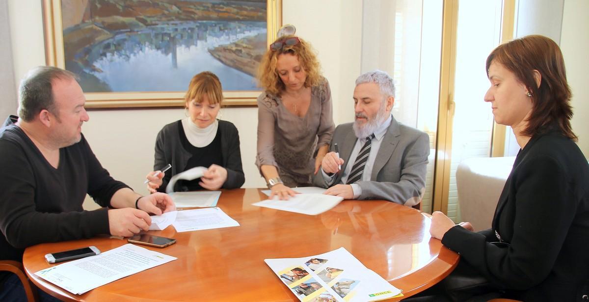  Signatura del conveni de col·Laboració entre l’Ajuntament de Sant Boi  i l’ONCE.