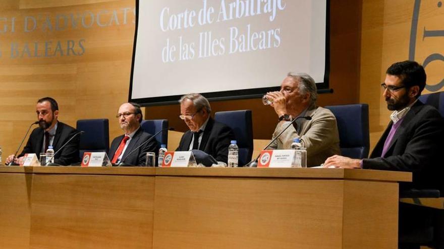 Acto de presentación de la nueva Corte de Arbitraje.