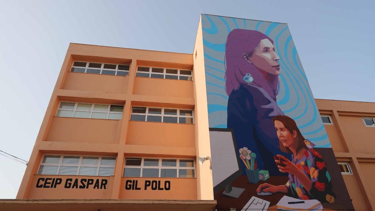 La ingeniera Nuria Oliver, protagonista del 19 mural de 'Dones de Ciència"