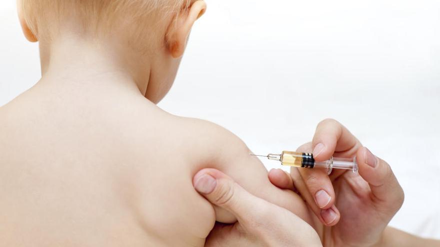 Los pediatras, a favor de vacunar contra la varicela.