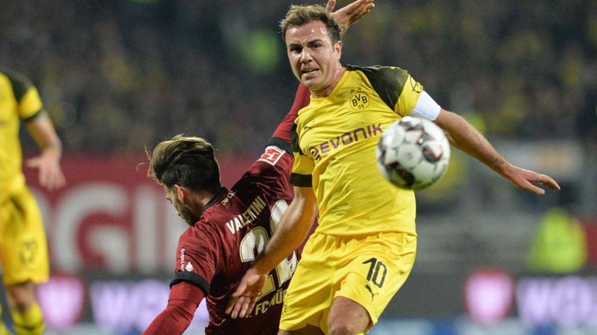 Götze se topó contra el portero local Mathenia