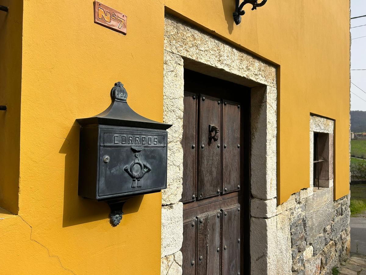 Un buzón de una vivienda de Villazón.