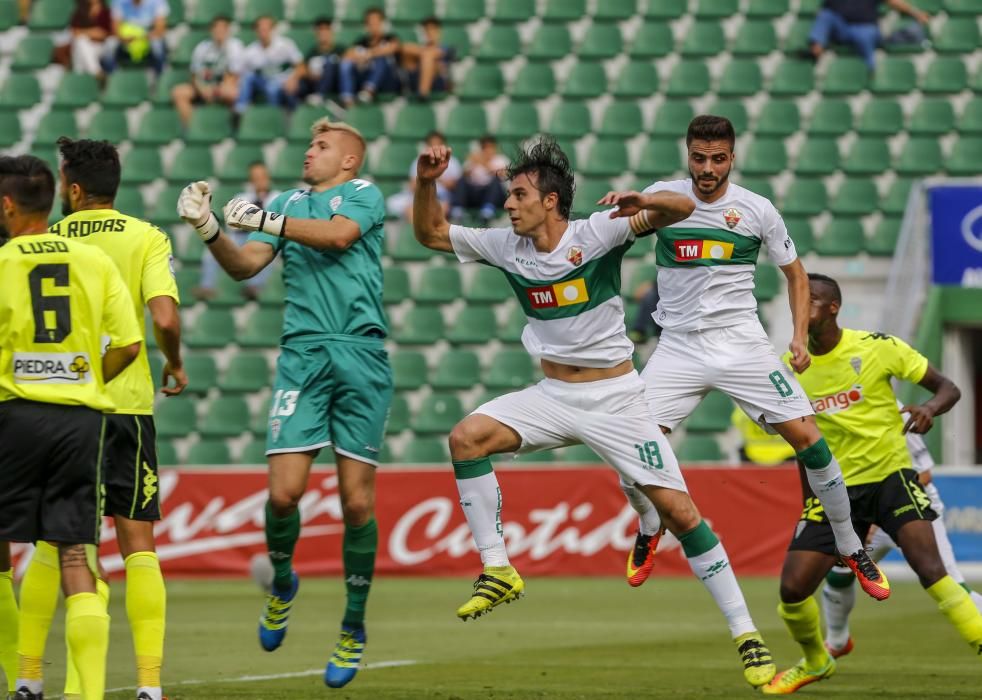 El Elche domina al Córdoba