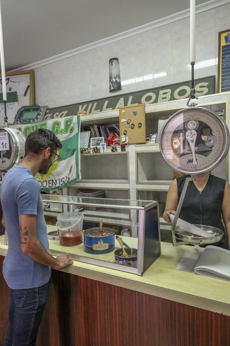 Cierra el Villalobos, mítico bar de Elche