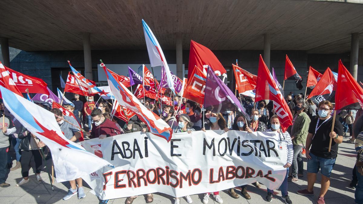 Protesa de trabajadores de la empresa de telemarketing Abai en A Coruña.
