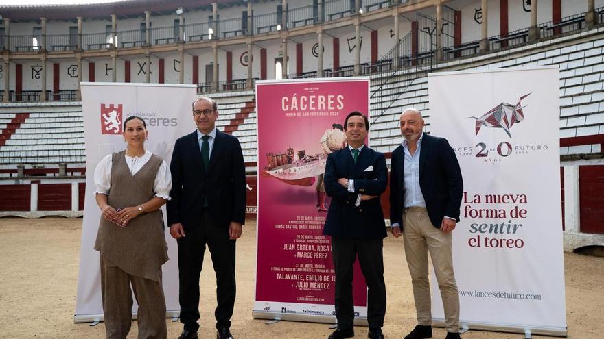 Fotogalería | Acto de presentación del cartel taurino de la Feria de San Fernando en la plaza de toros de Cáceres