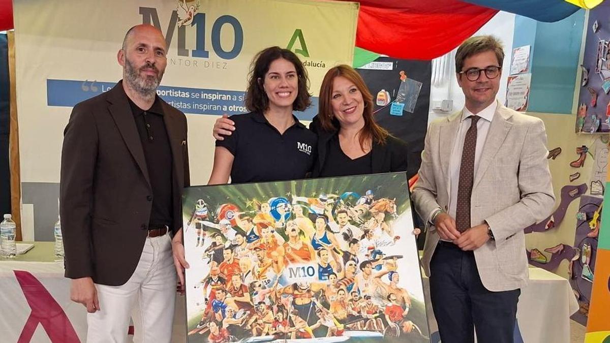 Lourdes Mohedano, centro-izquierda, en su acto del programa Mentor 10.