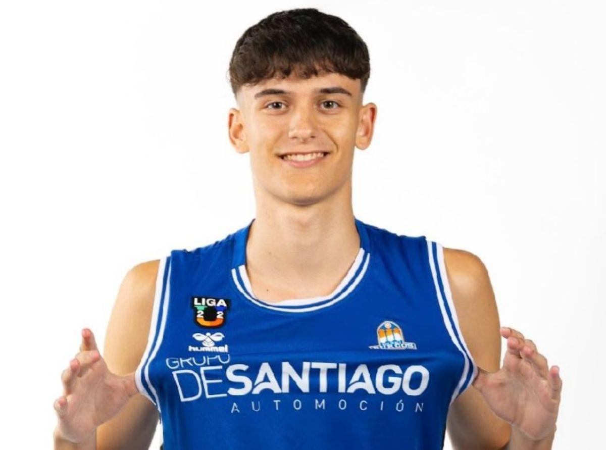 Manuel Pérez, con la camiseta del