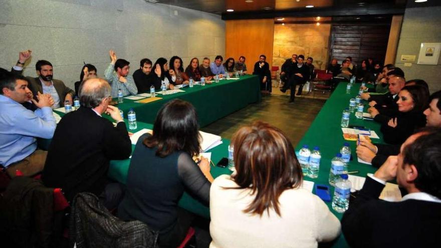 Un momento del pleno celebrado ayer en Exposalnés. // Iñaki Abella