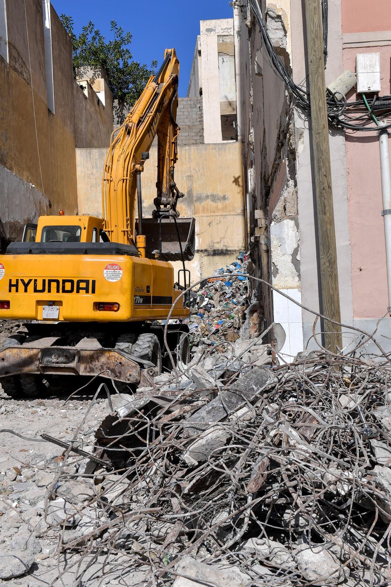 Derribo de viviendas y edificios en el entorno de Manuel Becerra