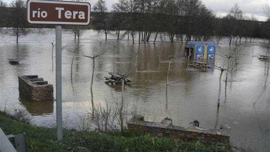 Río Tera a su paso por Mózar de Valverde. A 3,2 kilómetros aguas arriba se localiza el azud de toma que la CHD adecuará