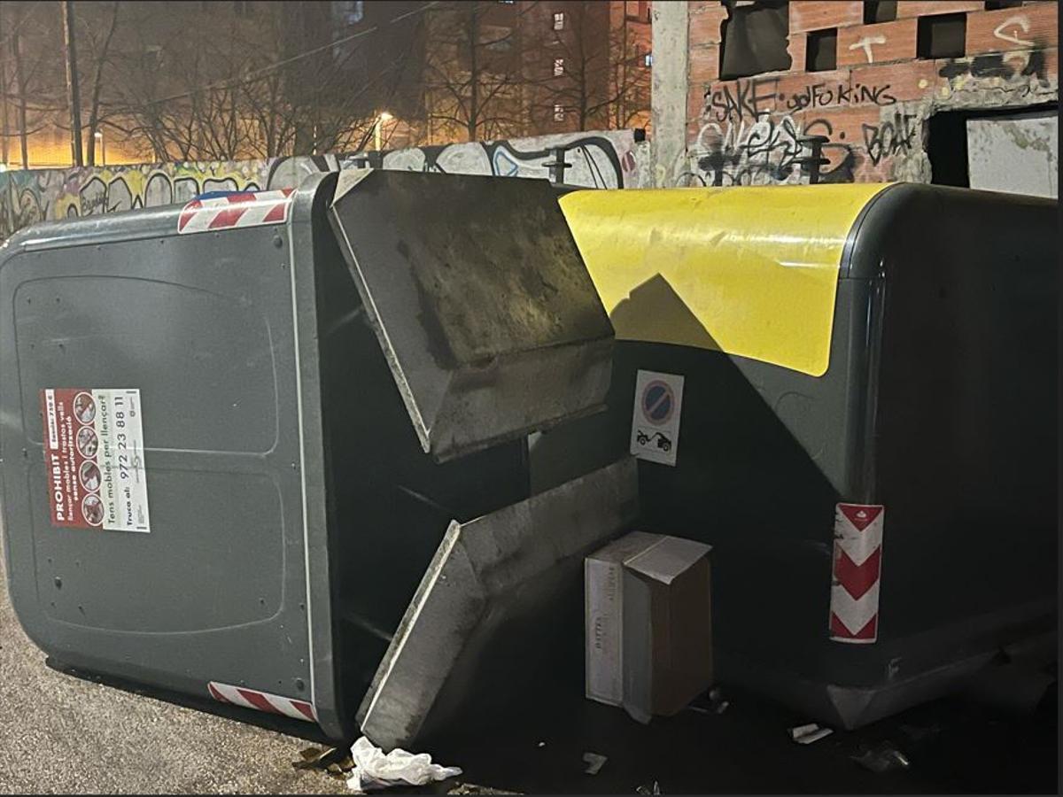 Segunda noche de altercados en Salt por el desahucio de un imán