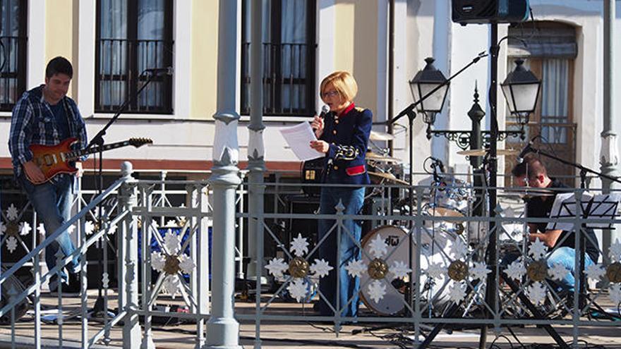 La alcaldesa de Noreña pide minuto de silencio durante concierto &quot;a3 rock&quot;.