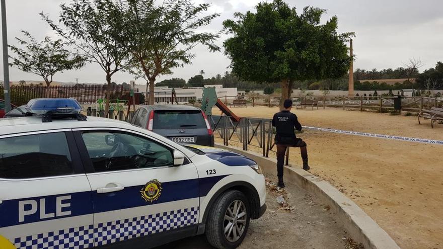 Policía local de Elche, en un parque