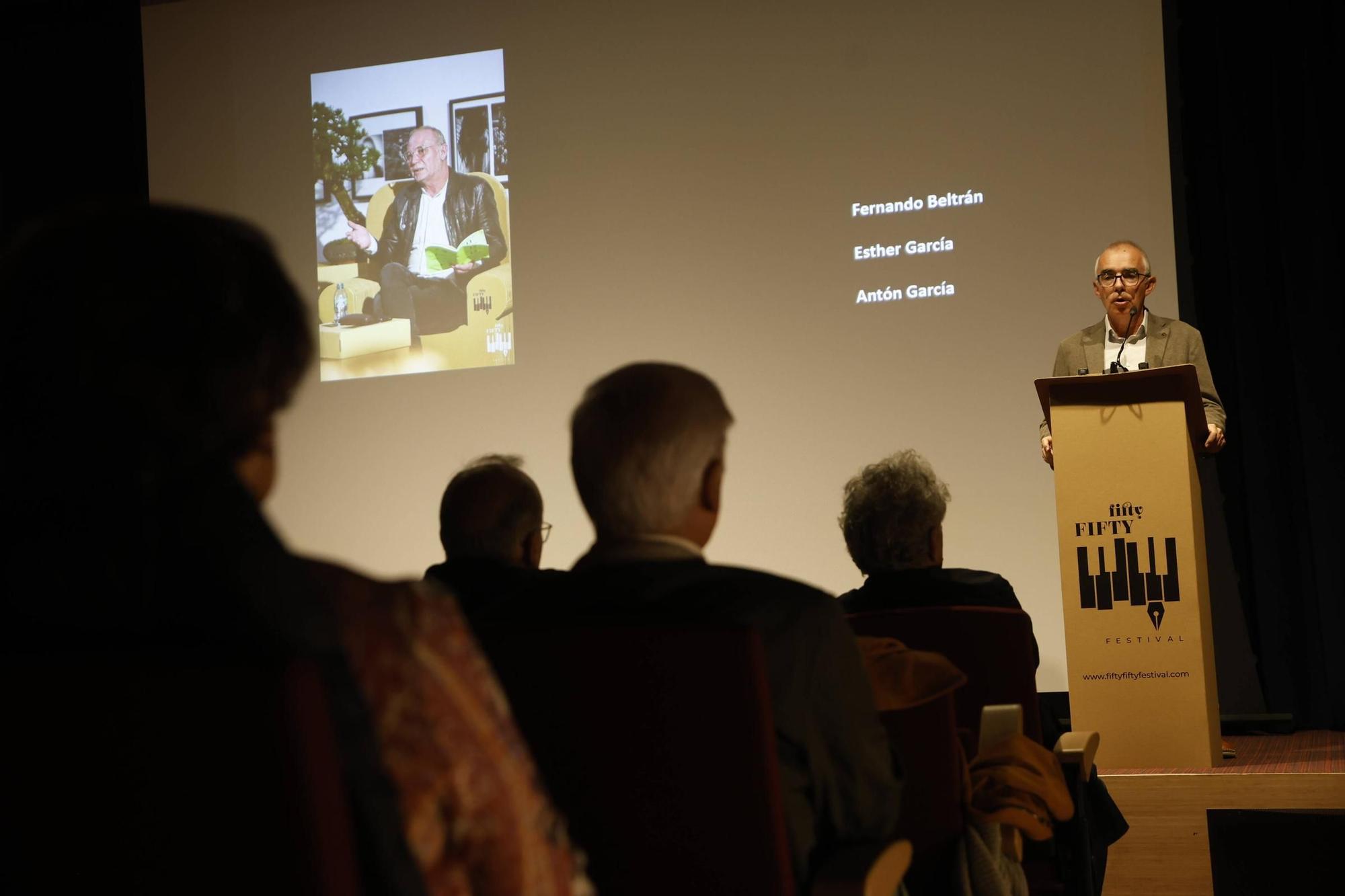 EN IMÁGENES: Así se vivió el homenaje al poeta y escritor asturiano, Xuan Bello, en la Casa de la Cultura de Avilés.
