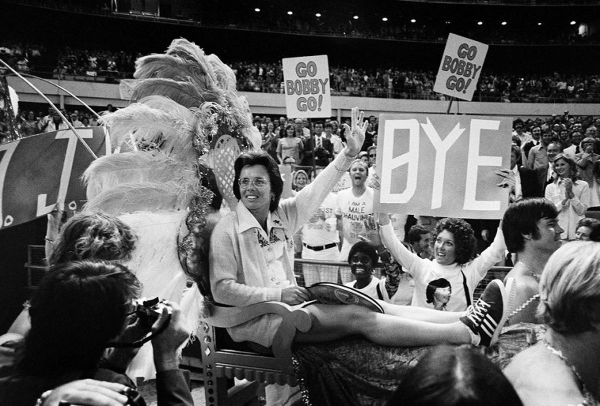 Billie Jean King entrando a la pista