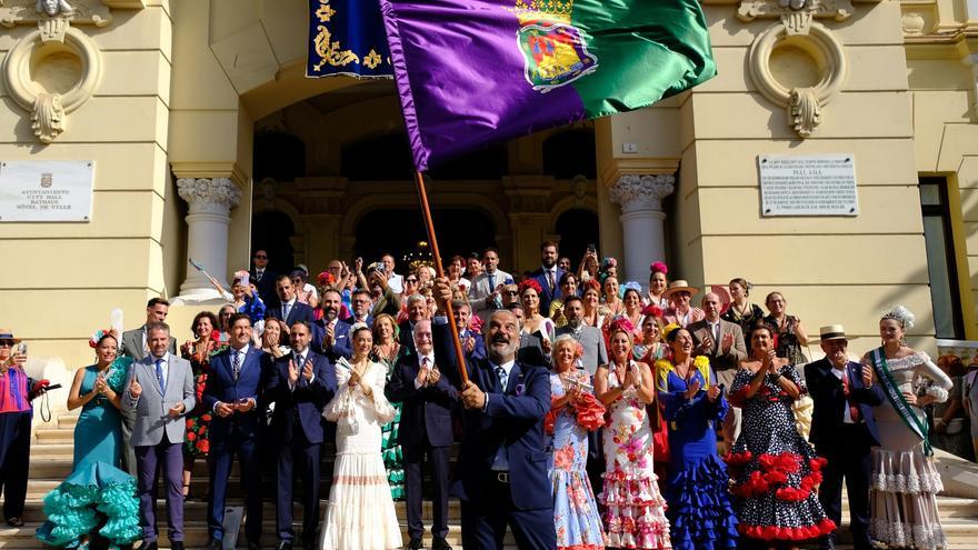 Feria de Málaga 2023 | Así comenzaba la romería a la Victoria desde el Ayuntamiento