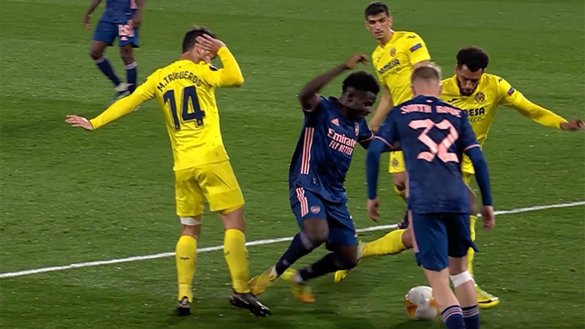 En Europa también hay polémica arbitral. En Villarreal no se explican cómo el árbitro pitó este penalti a favor del Arsenal