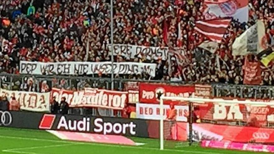 Victòria del Bayern amb una polèmica pancarta a la grada de l&#039;Allianz Arena