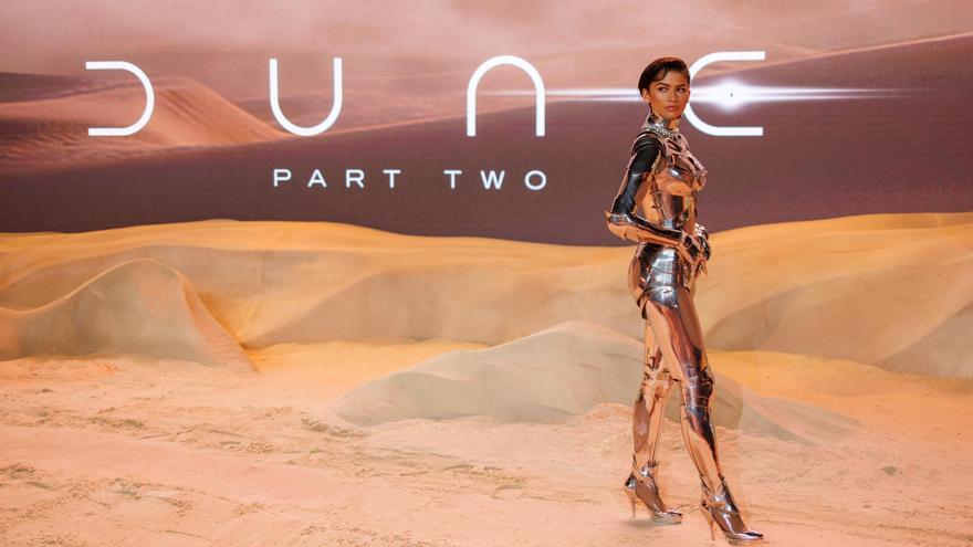 Zendaya, diosa del futuro, muestra pecho y nalgas con un diseño de Mugler con mucha historia