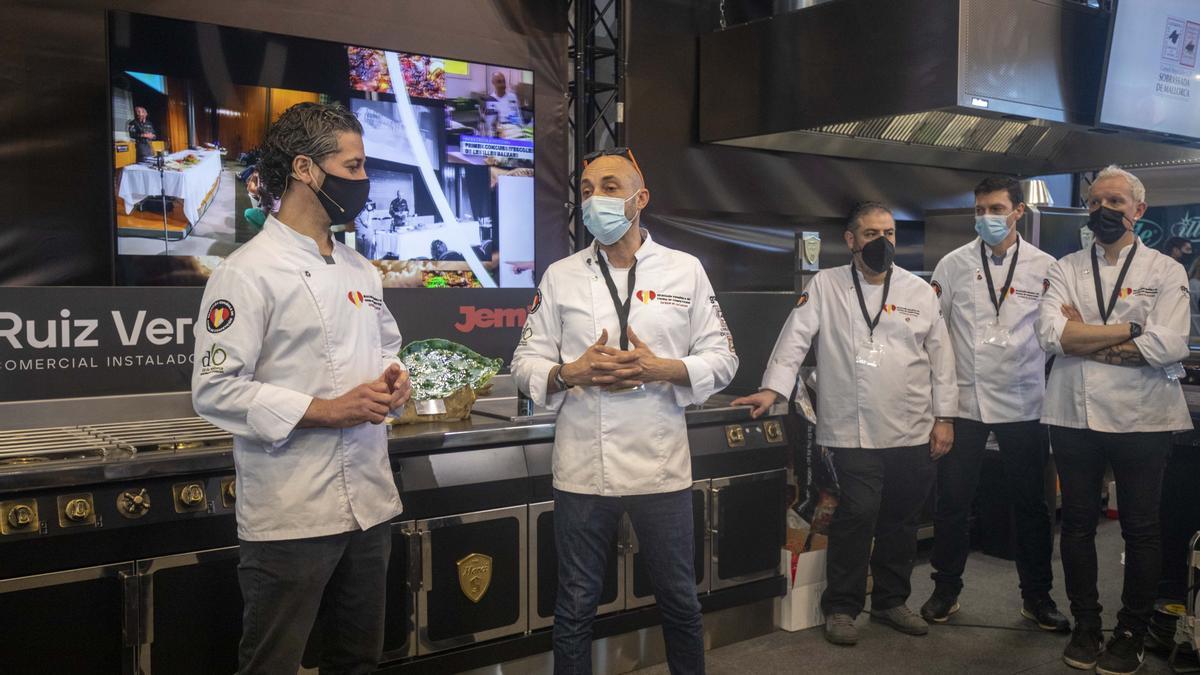 Javier Soriano y Kike Martí, durante el acto que ha tenido lugar en la feria Horeca.