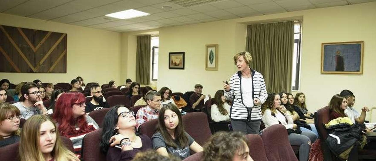 Soledad Ballesteros, durante su conferencia sobre envejecimiento en la Facultad de Psicología.