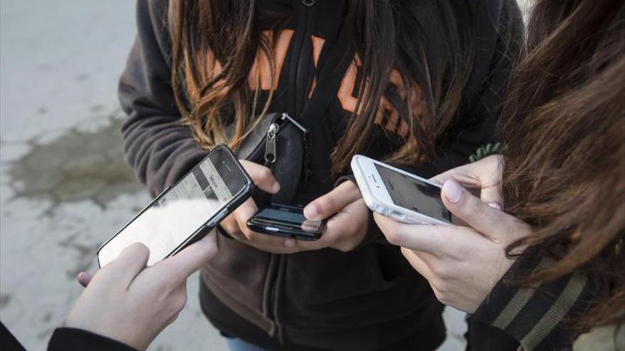 El 90,3% de los niños cordobeses de diez años tiene teléfono móvil