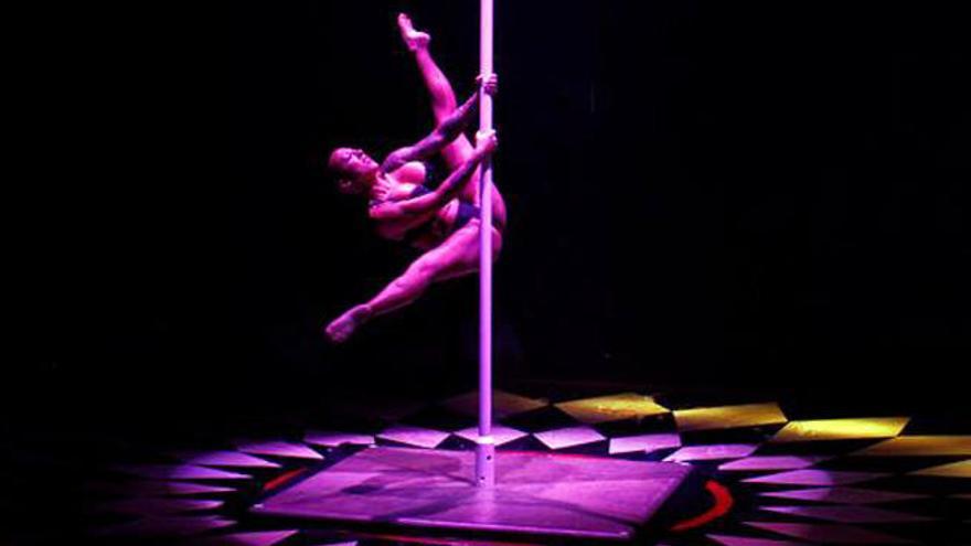 Acrobacia de la obra &quot;Luxuria&quot;