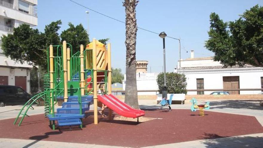 Torrent sustituye el suelo del  parque infantil de Pascual Romero