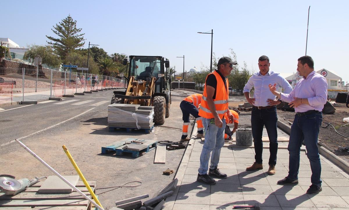 Playa Blanca gana 100 nuevas plazas de aparcamiento con la reforma de la Avenida Papagayo