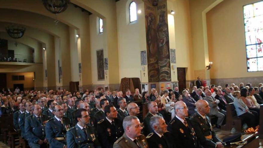 Una misa en el cuartel de Bustiello.