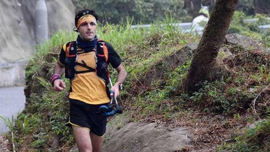 Daniel Pérez participando en una carrera.