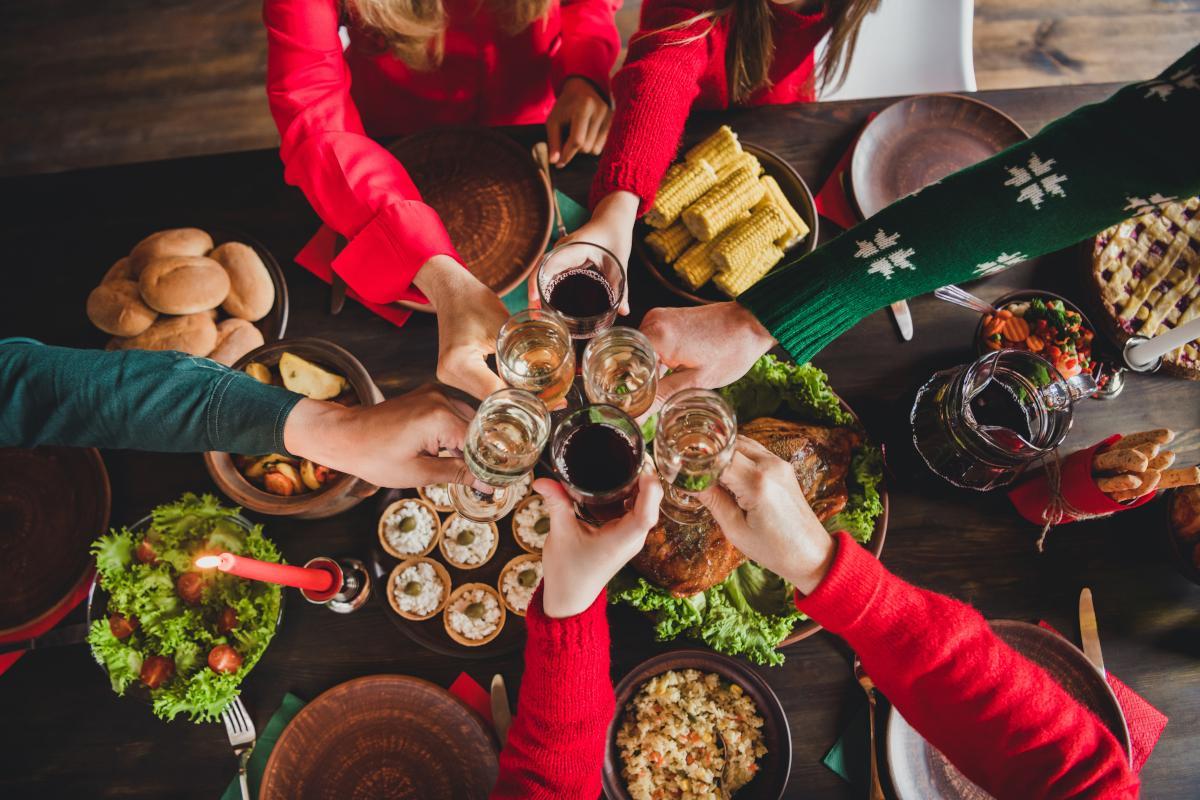 Imagen de una cena de empresa.