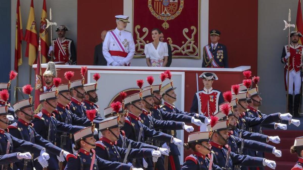 La Guardia Real desfila ante los reyes en el 3 de juio de 2023.