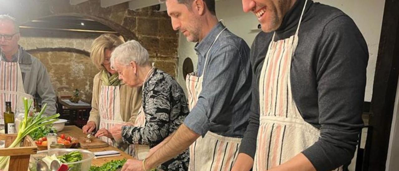 Periodistas de EE UU en Es Forn de sa Llotgeta, en Palma.