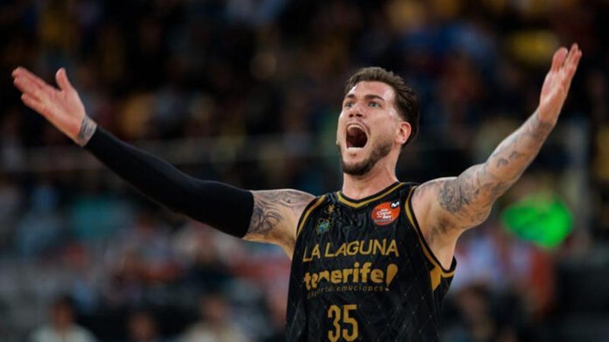 Fran Guerra, eufórico, durante un partido de la Copa del Rey celebrado en el Gran Canaria Arena.