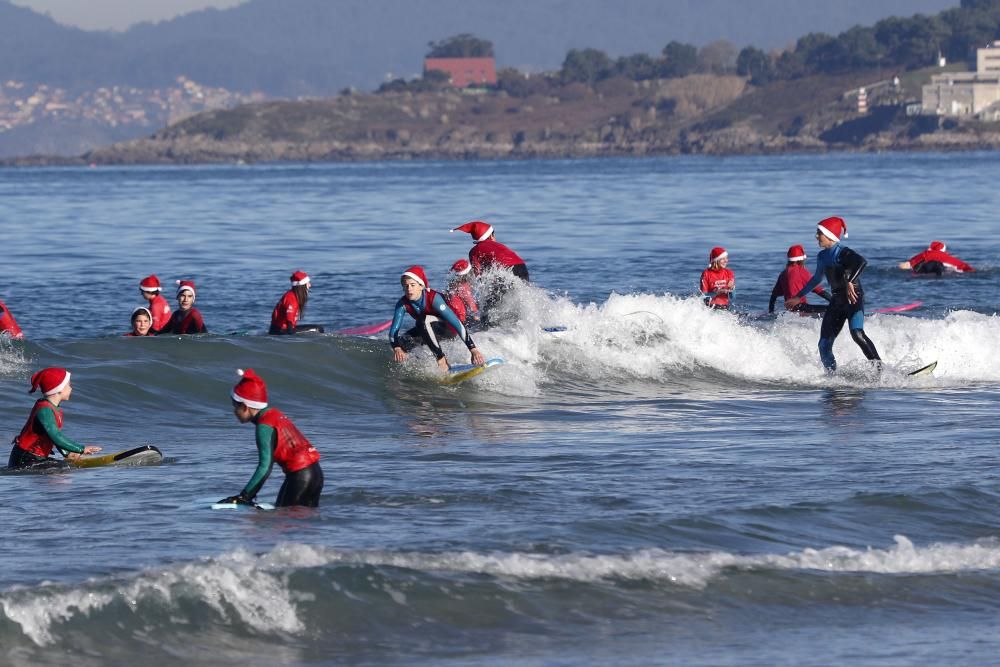 Papá Noel llega a Patos enfundado en neopreno