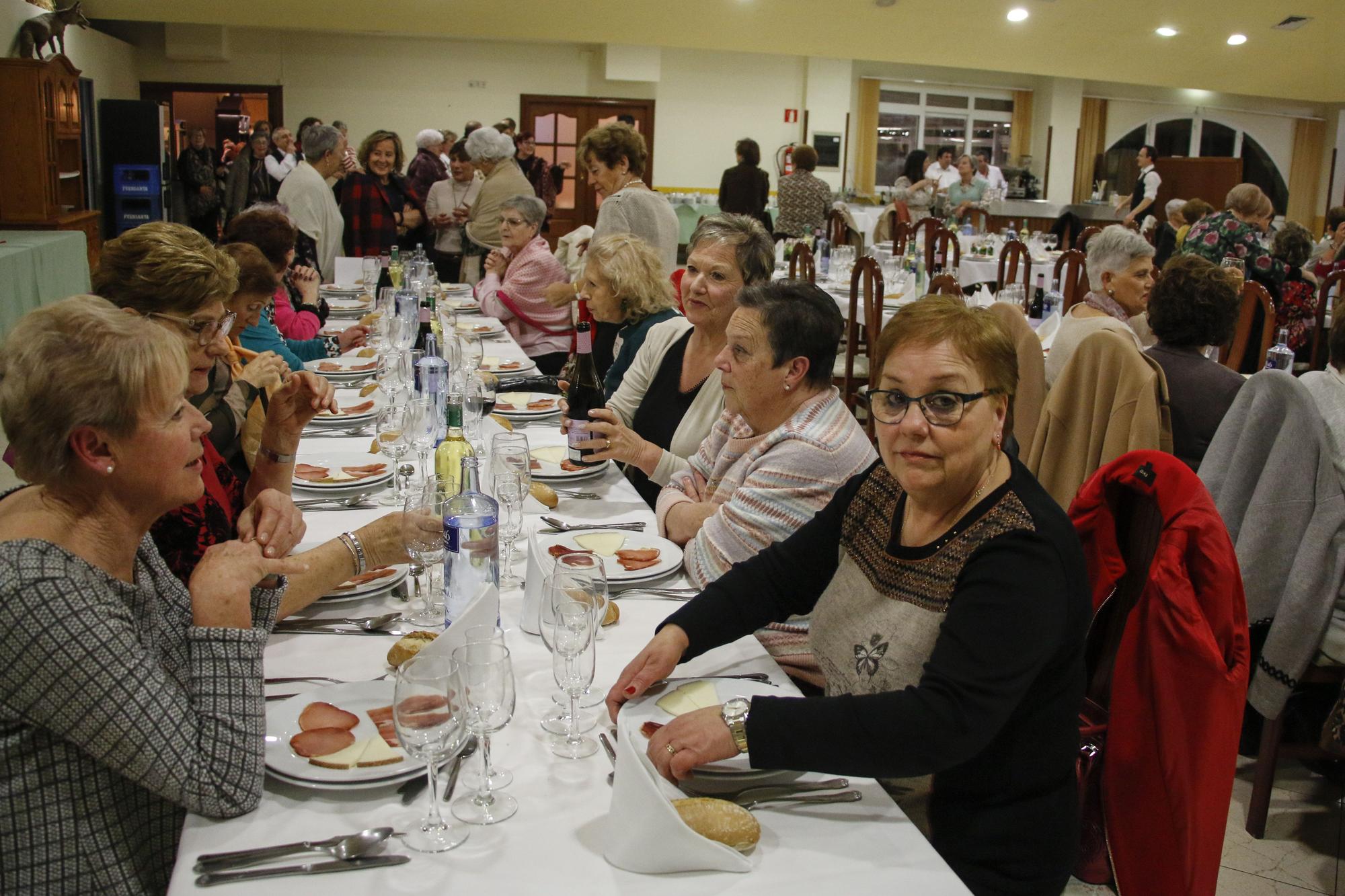 En imágenes: La vocalía de la mujer de la zona rural de Gijón celebra su cena anual