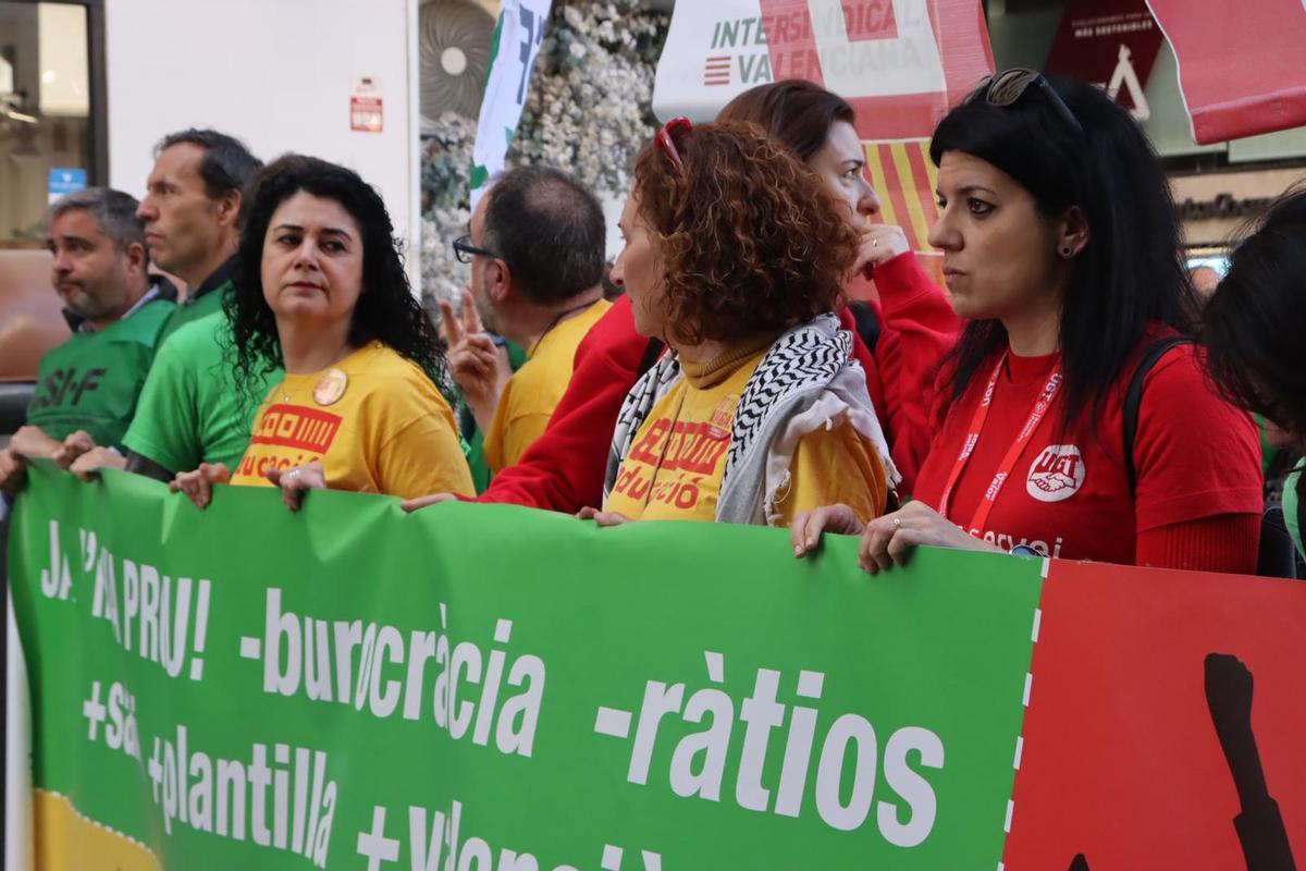 La manifestación de profesores en València en imágenes