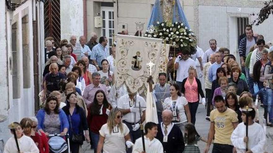 Una procesión anterior de las fiestas de Vilaxoán.  // Noé Parga