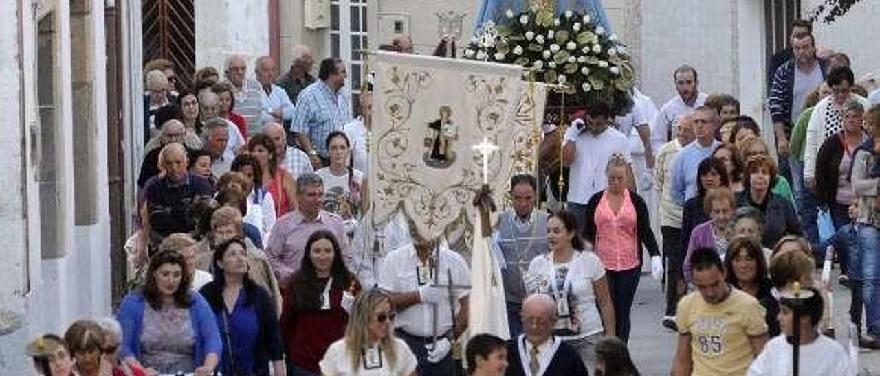 Una procesión anterior de las fiestas de Vilaxoán.  // Noé Parga