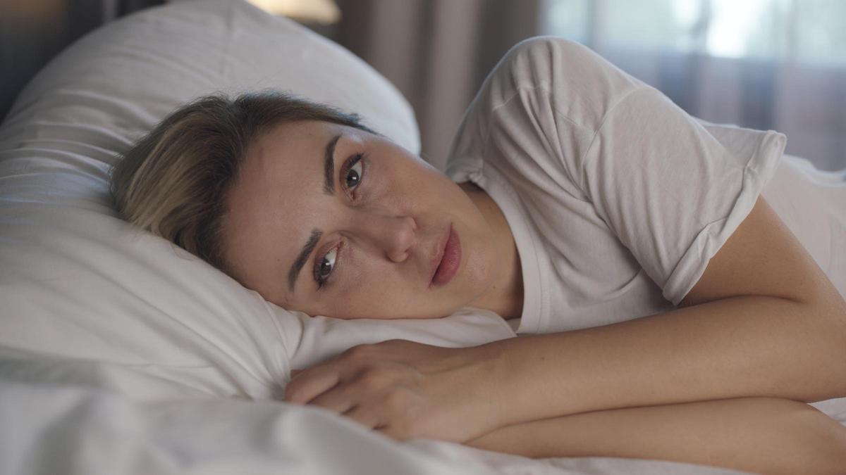 ¿Qué puede pasarme si duermo con los ojos abiertos?