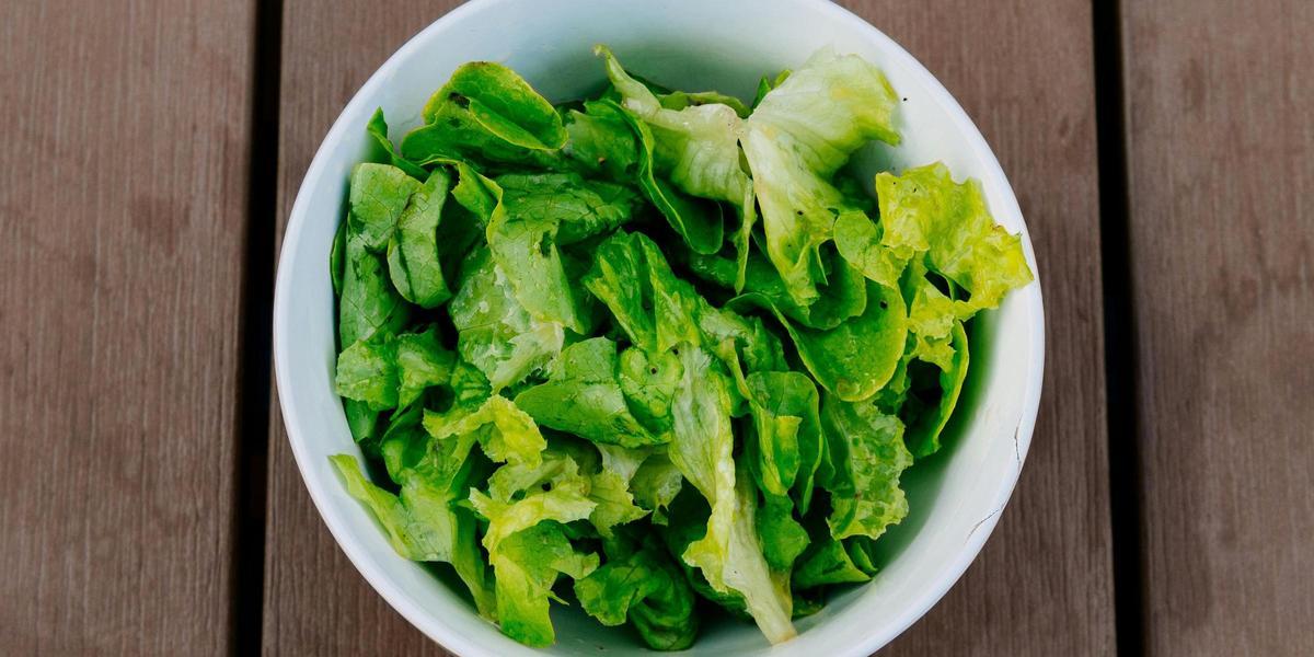 El sencillo truco para que las ensaladas de bolsa duren más en la nevera