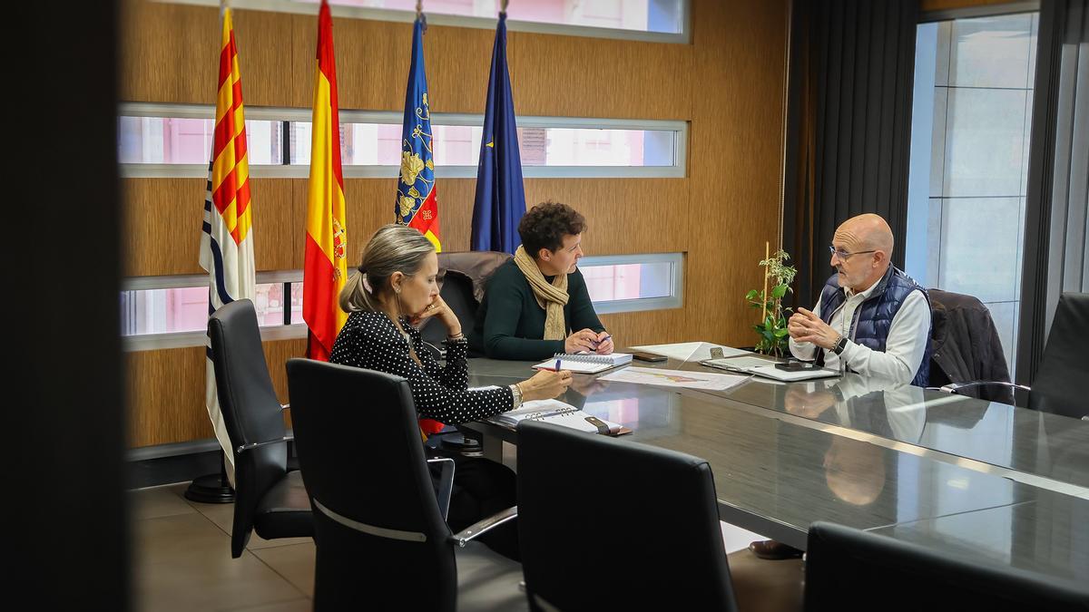 L'alcaldessa d'Onda, Carmina Ballester, s'ha reunit amb representants de Espaitec, el Parc Científic i Tecnològic de la Universitat Jaume I (UJI), per a recolzar el desenrotllament del Mapa Tecnològic de la província de Castelló