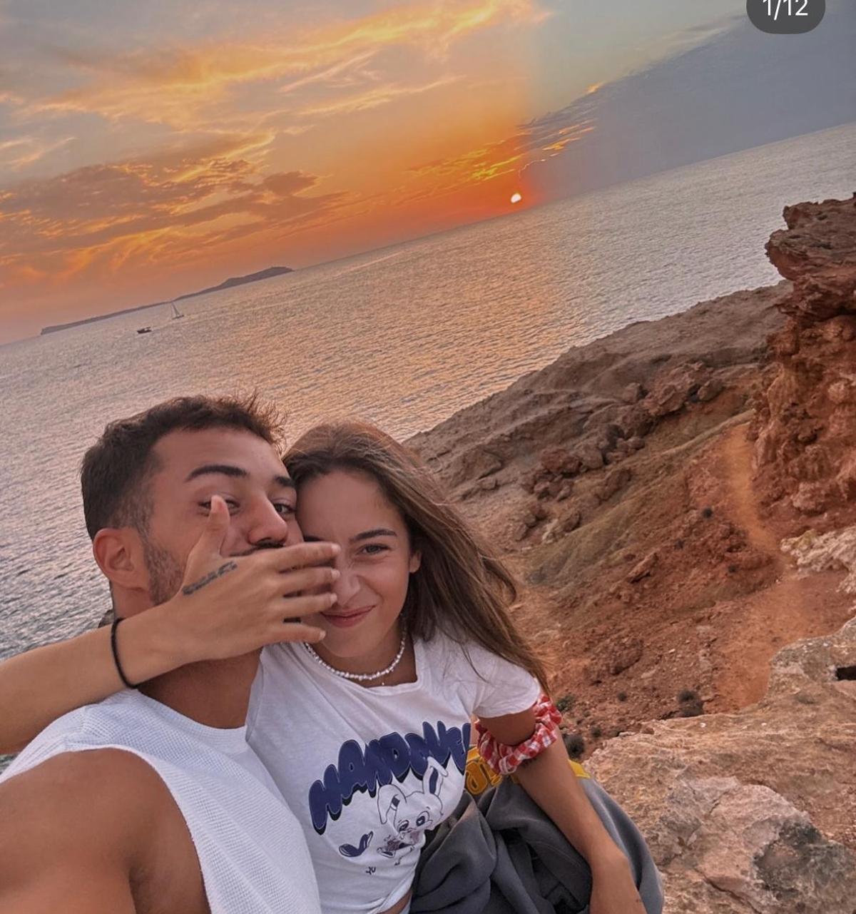 Las imágenes más románticas de Álex Palau y Ainhoa, la pareja de Ibiza que va a la Isla de las tentaciones